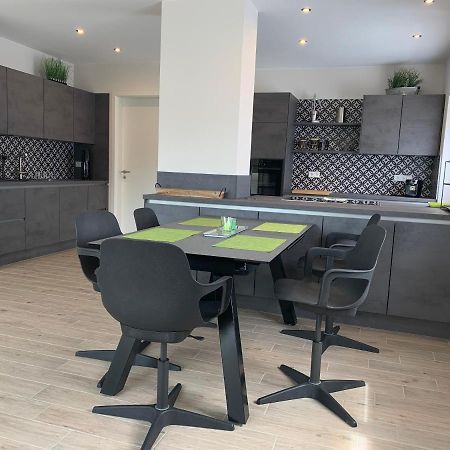 Freiraum Apartment อันไวเลอร์ อัม ทริเฟลส์ ภายนอก รูปภาพ