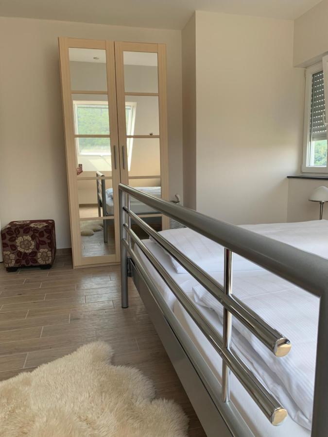 Freiraum Apartment อันไวเลอร์ อัม ทริเฟลส์ ภายนอก รูปภาพ